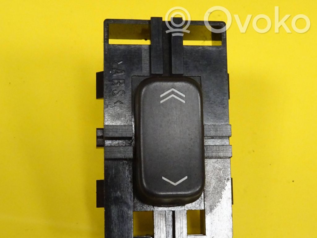 Cadillac CTS Electric window control switch 