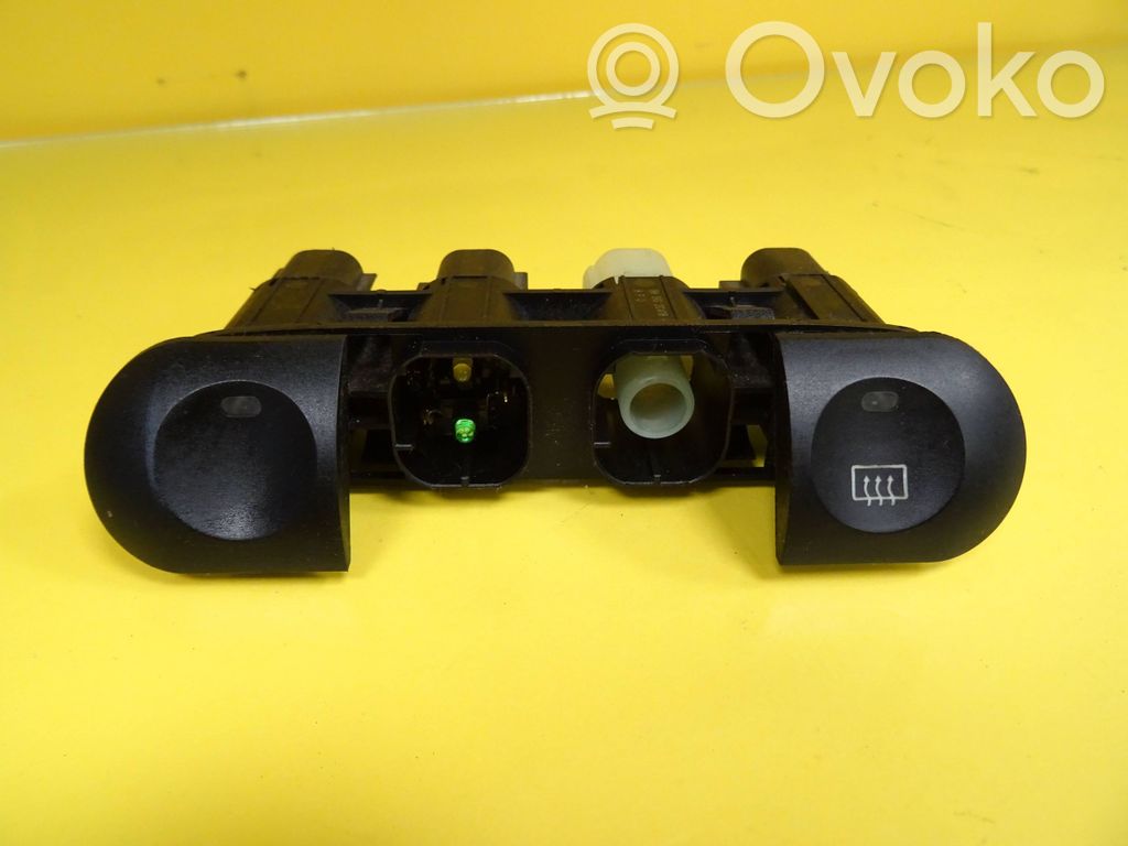 Renault Megane I Windscreen/window heater switch 