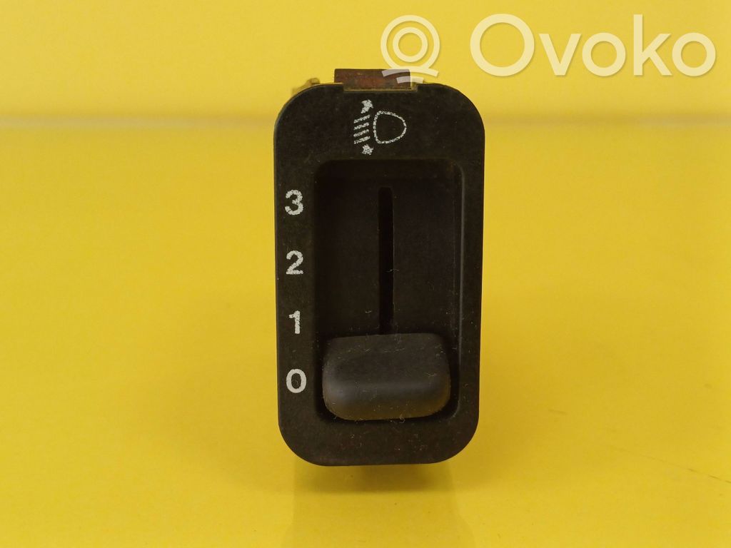 Headlight level height control switch   M10565