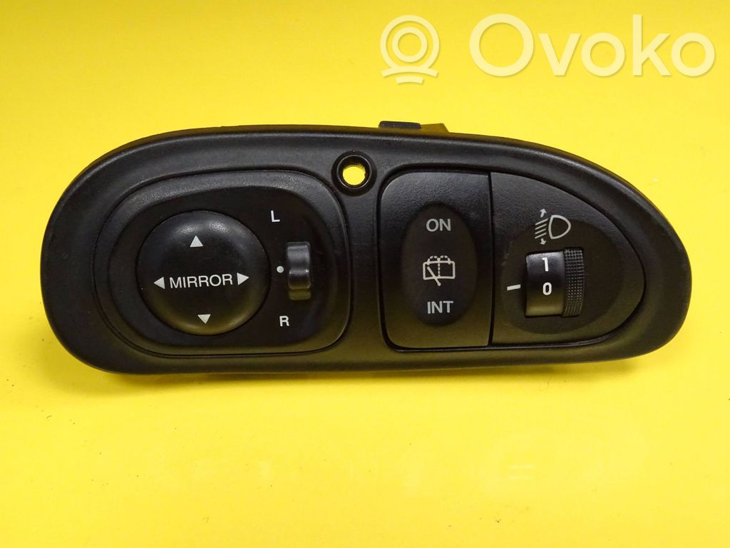 Hyundai Lantra I Interruptor del espejo lateral 