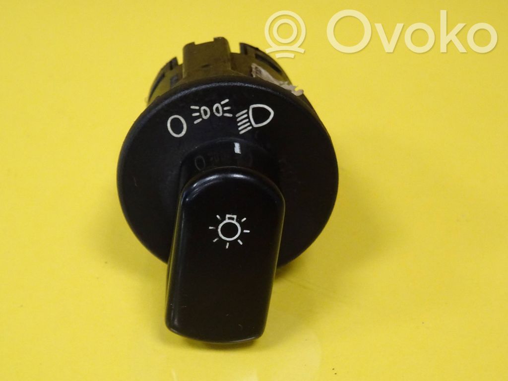 Light switch   90340746
