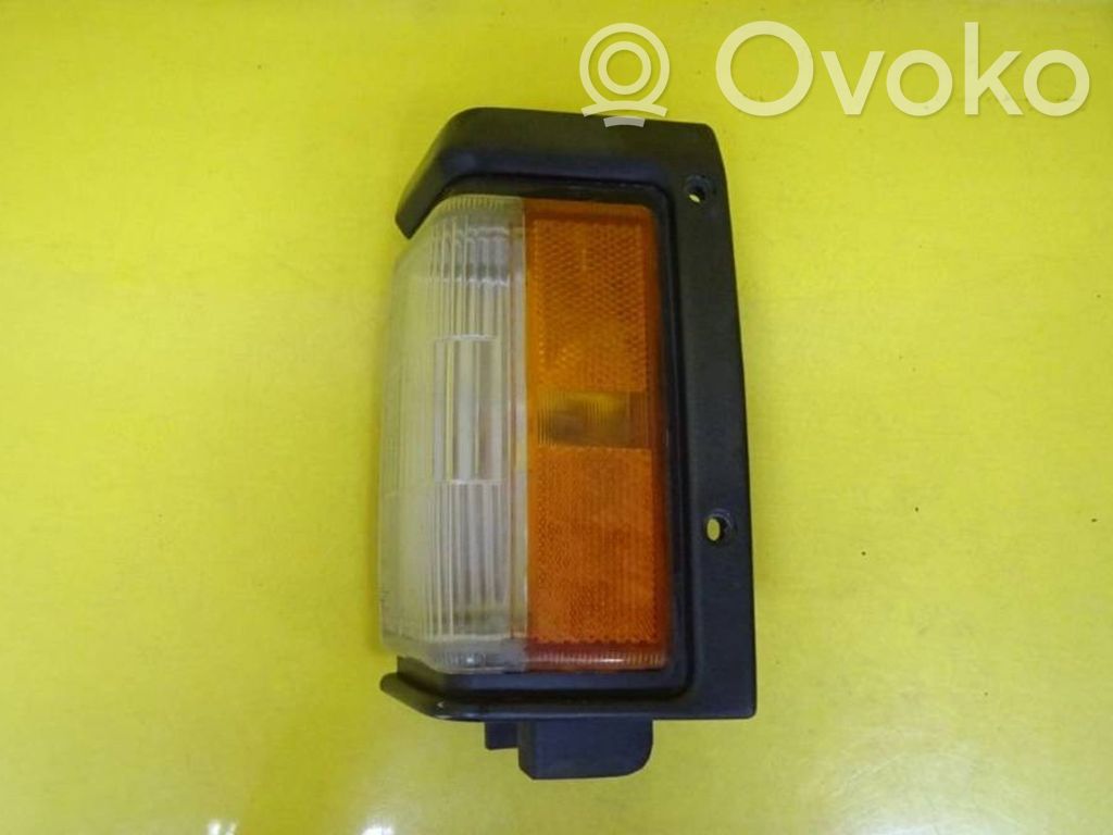 Nissan Pathfinder WD21 Semnalizator față 