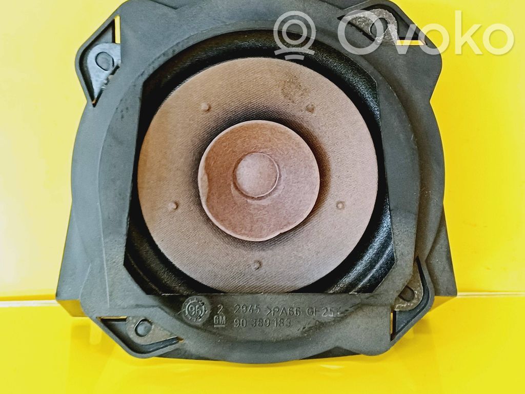 Opel Corsa B Garsiakalbis (-iai) priekinėse duryse 