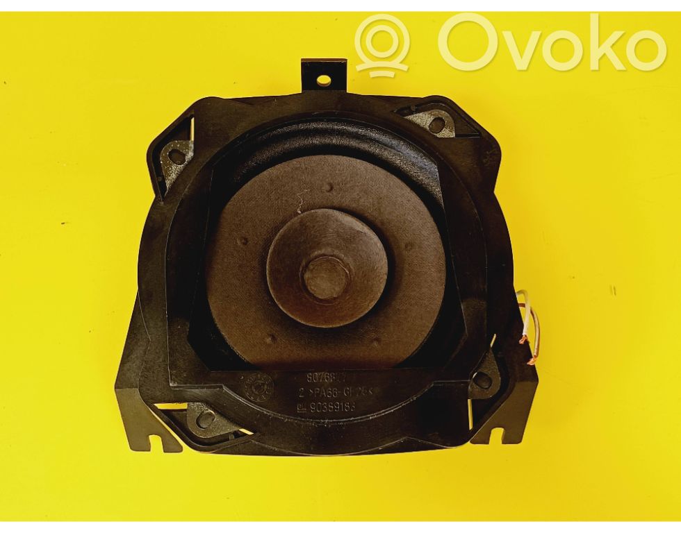 Opel Corsa B Garsiakalbis (-iai) galinėse duryse 