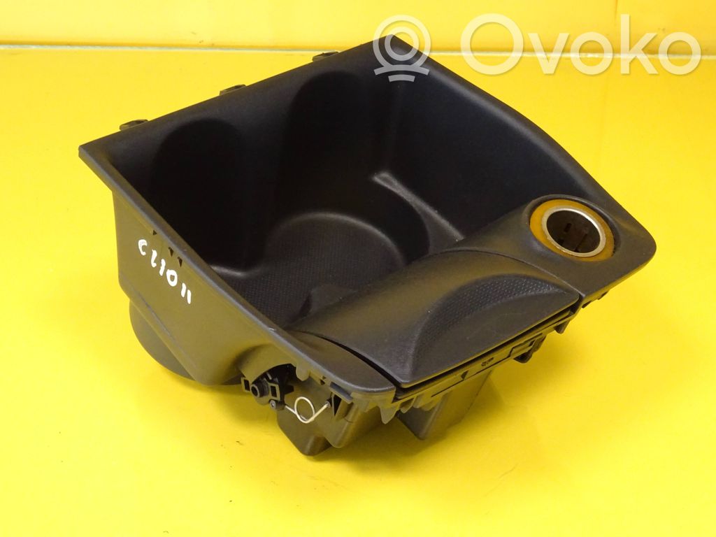 Renault Clio II Auton tuhkakuppi 