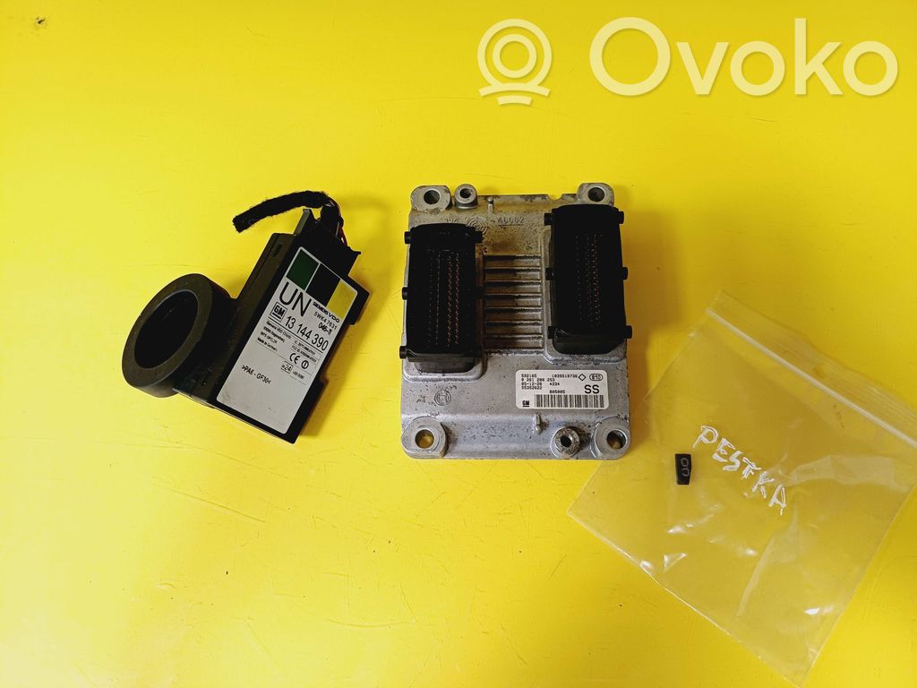 Opel Corsa C Moottorin ohjainlaite/moduuli 