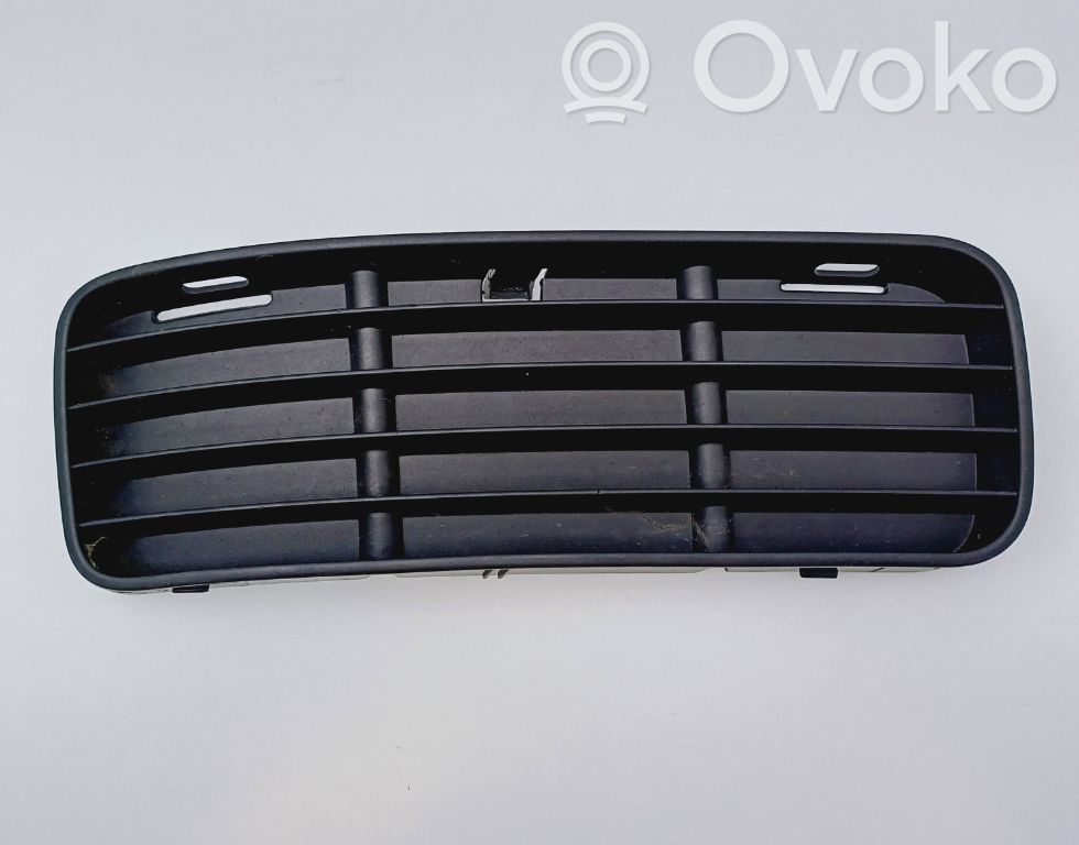 Volkswagen Polo III 6N 6N2 6NF Etupuskurin alempi jäähdytinsäleikkö 