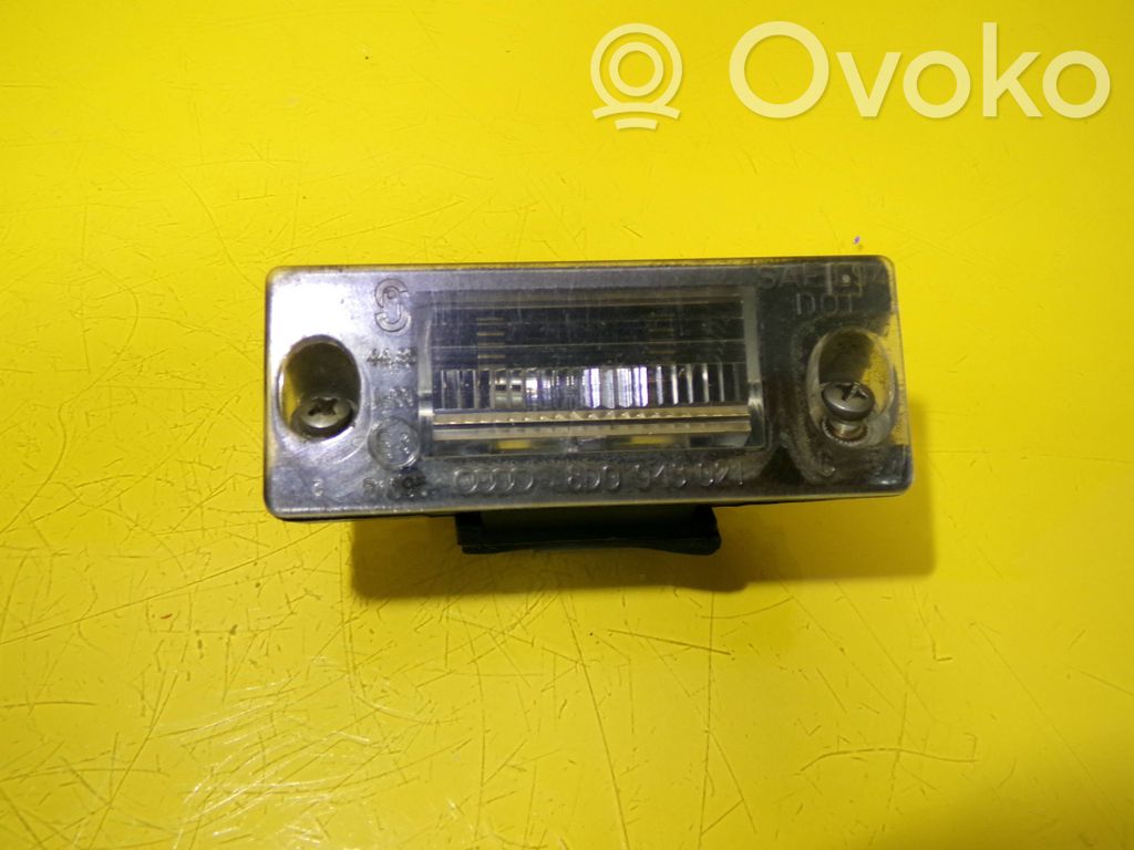 Audi A4 S4 B5 8D Lampa oświetlenia tylnej tablicy rejestracyjnej 