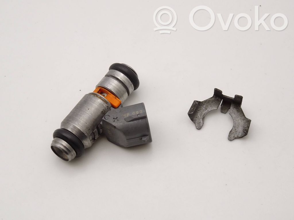 Volkswagen Golf IV Inyector de combustible 