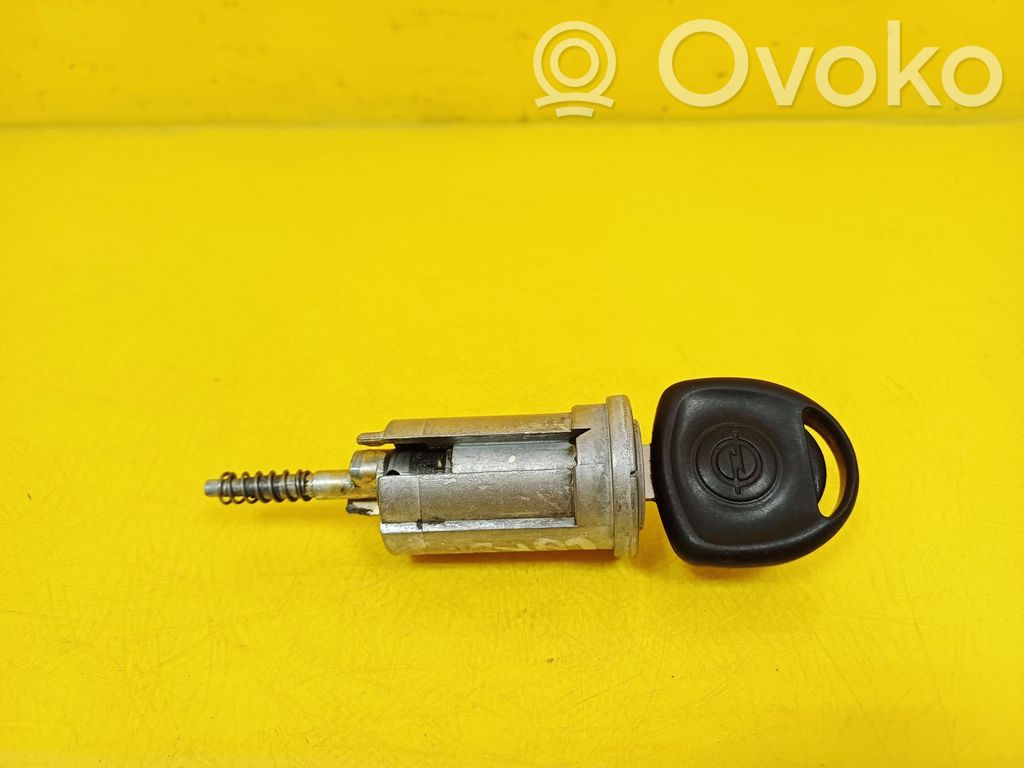 Opel Corsa B Užvedimo spynelė 