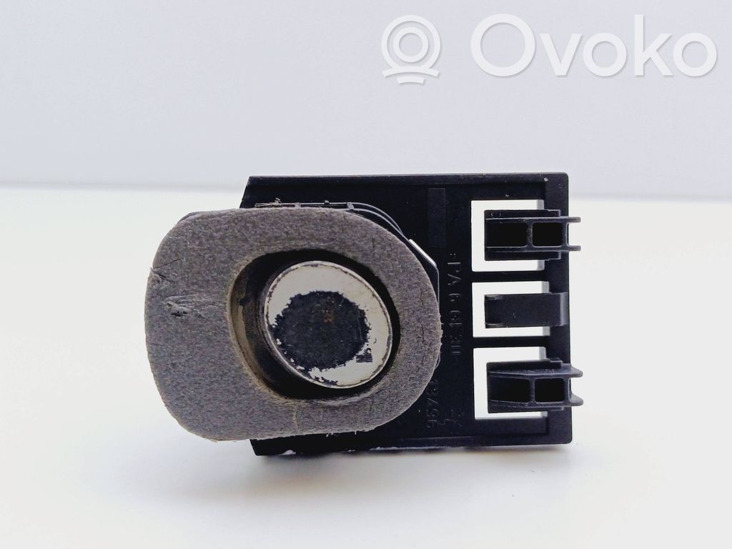 Peugeot 607 Tailgate opening switch 