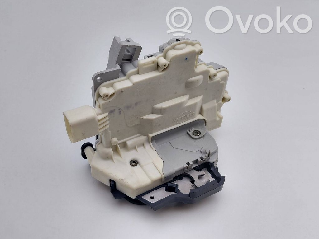 Audi A4 S4 B7 8E 8H Aizmugurē slēdzene 