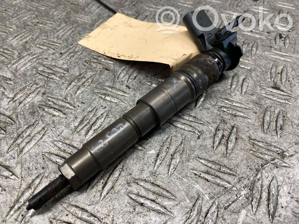 Fuel injector   7796042