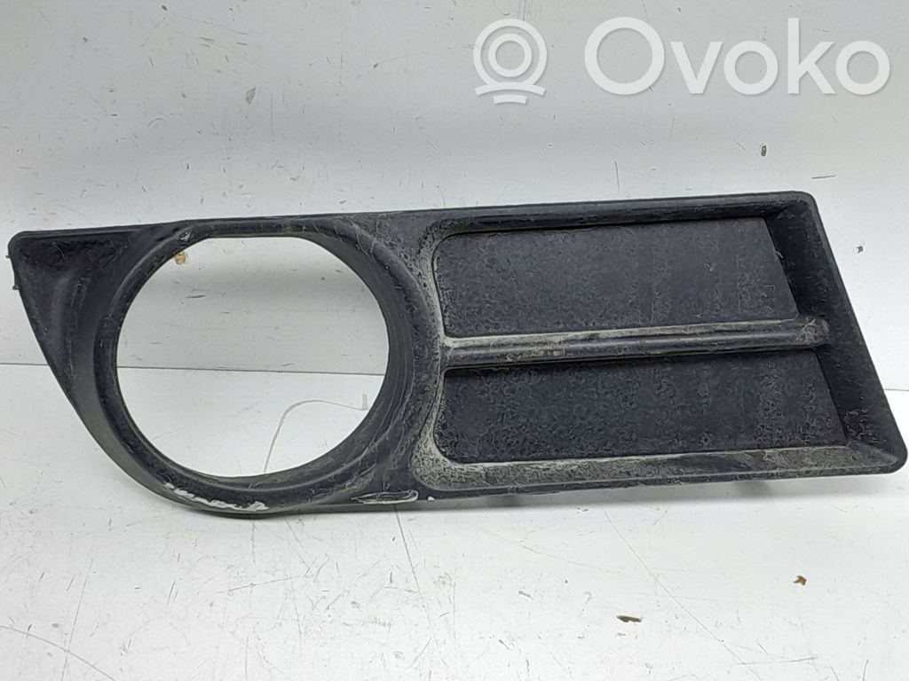 Toyota Corolla Verso E121 Priešrūkinio žibinto apdaila/ grotelės 