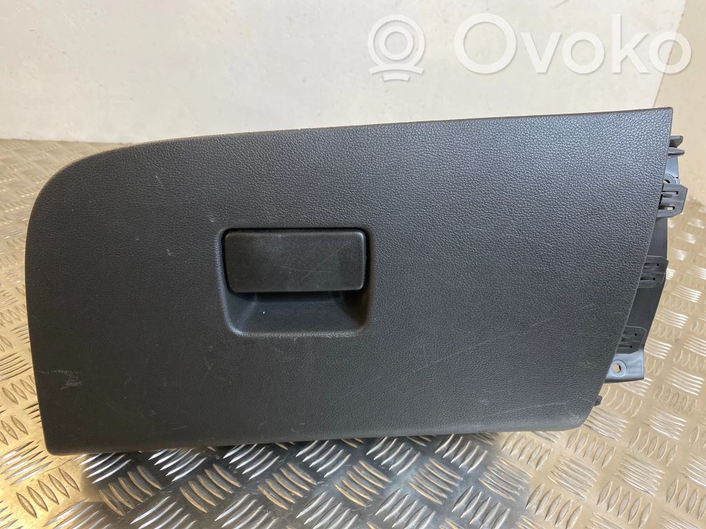 Opel Astra K Boite à gants 