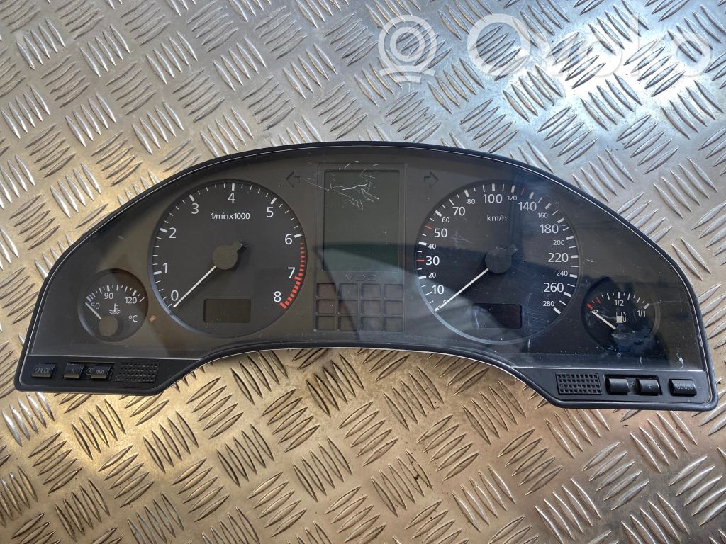 Audi A8 S8 D2 4D Speedometer (instrument cluster) 
