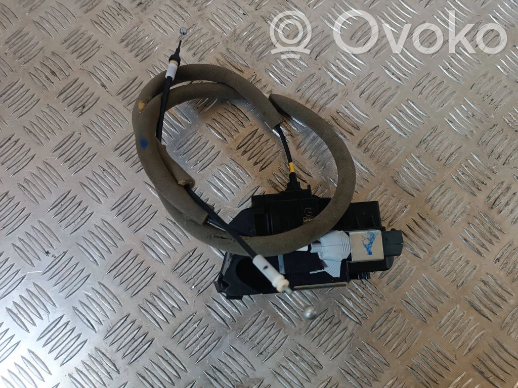 Nissan Qashqai Priekšpusē slēdzene 