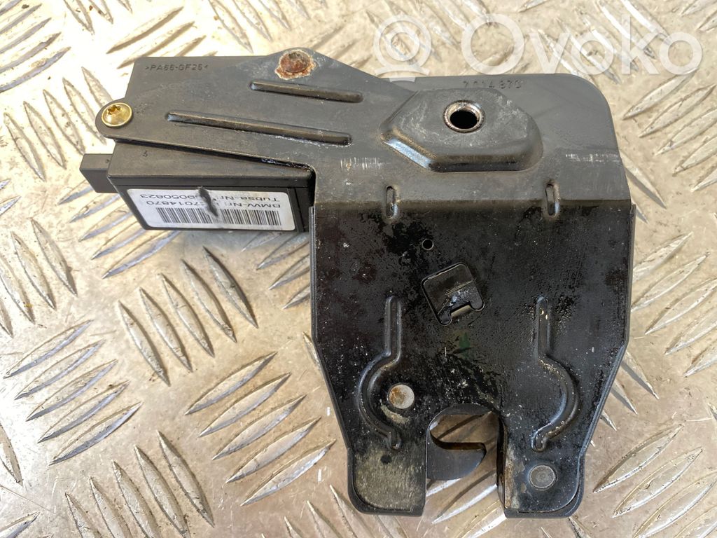 BMW 5 E60 E61 Aizmugurējā pārsega slēdzene 