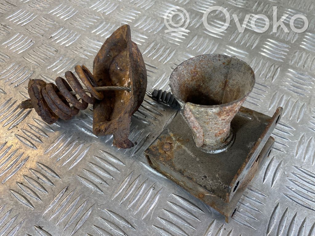 Spare wheel mounting bracket