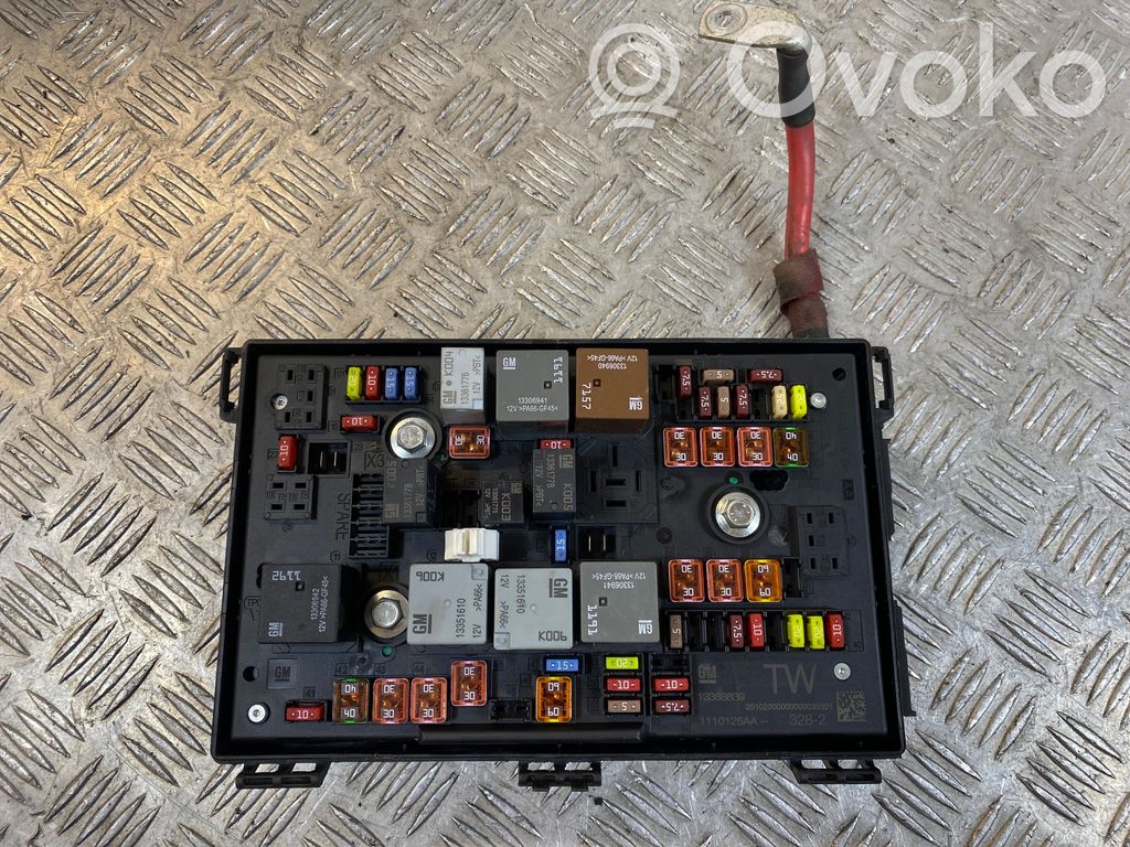 Opel Zafira C Módulo de fusible 