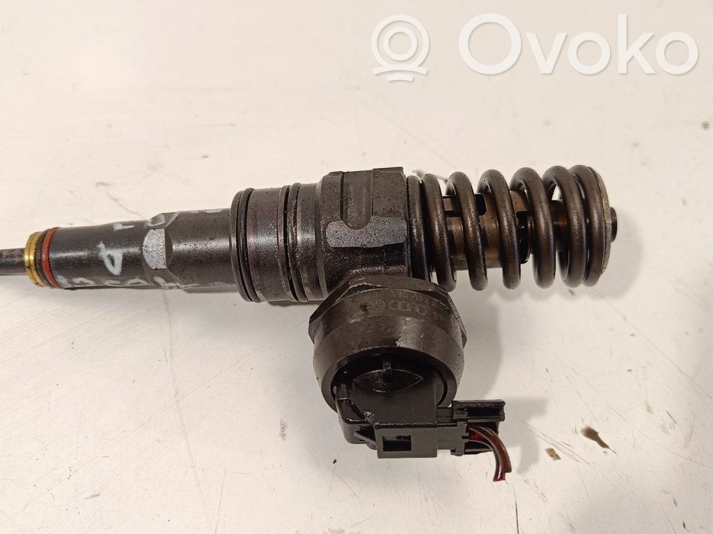 Inyector de combustible   038130073BJ