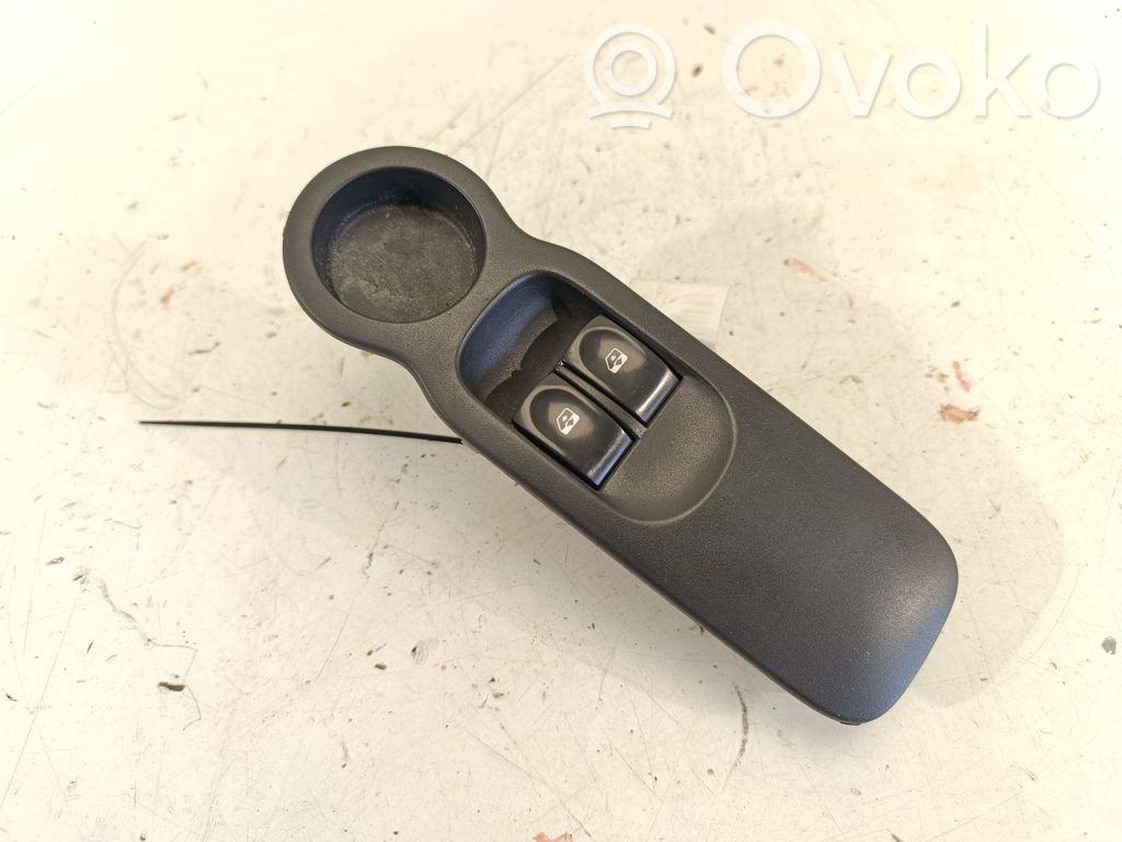 Electric window control switch   8200214939