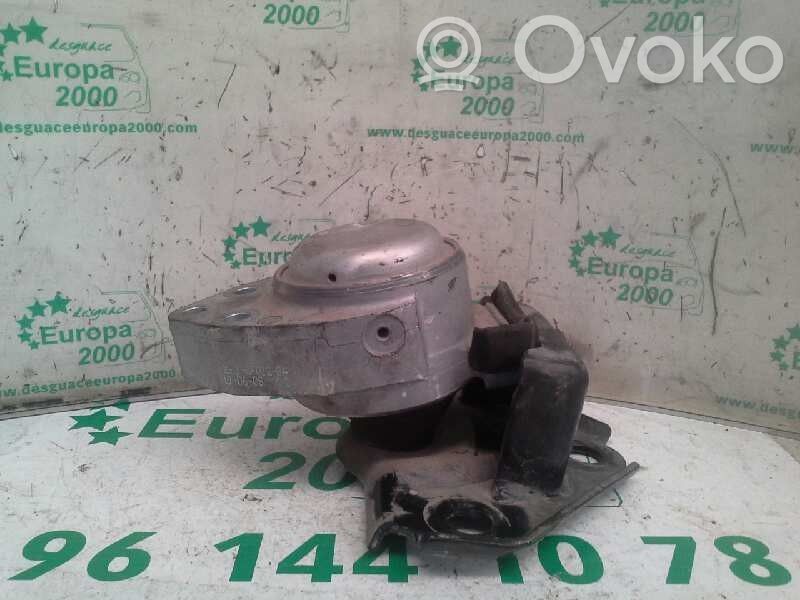 Engine mount bracket   5S6165012BA