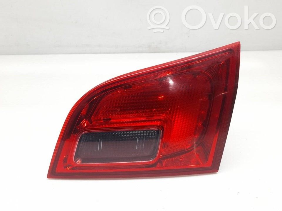 Opel Astra H Lampy tylnej klapy bagażnika 