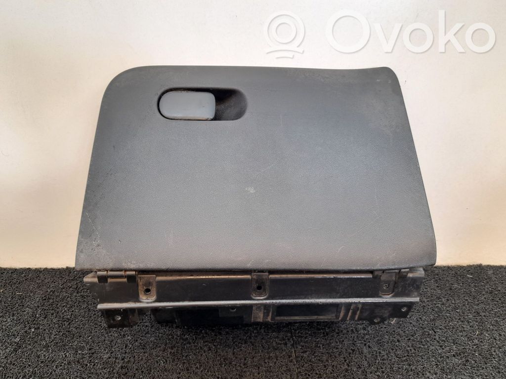 Glove box