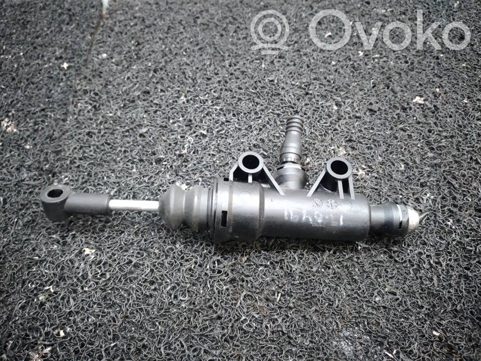 Pedal de embrague   A2042900012