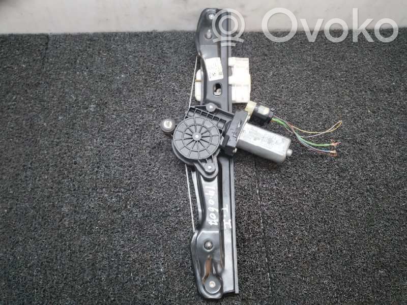 Rear window lifting mechanism without motor