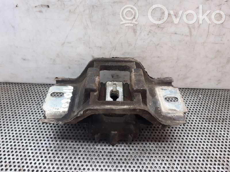 Engine mount bracket   5S617M121AA