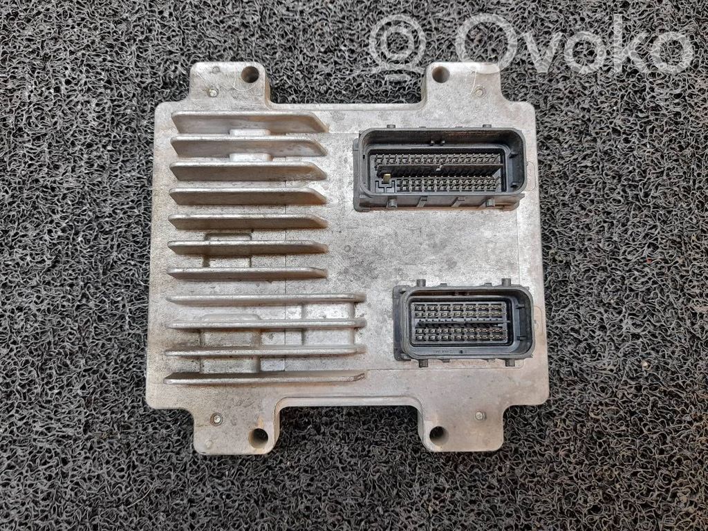 Opel Corsa D Dzinēja vadības bloks 