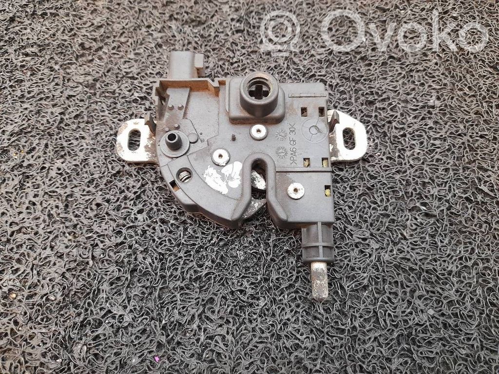 Ford Focus Kiinnityskoukku/-silmukka 