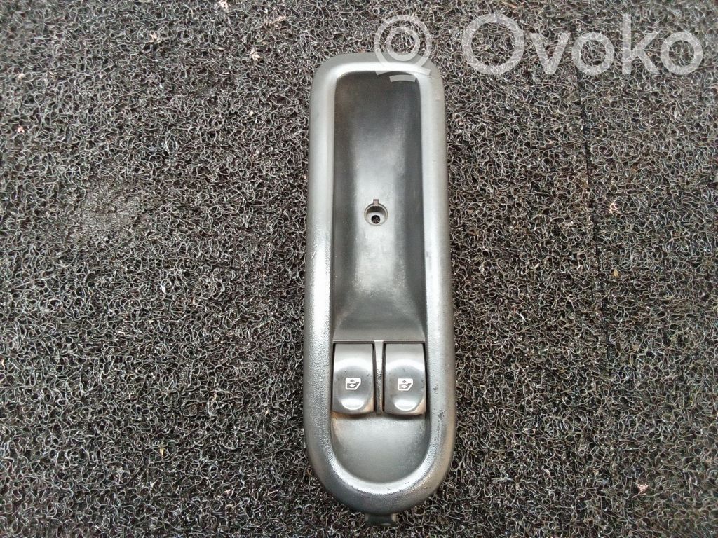 Electric window control switch   214939A,8200356513