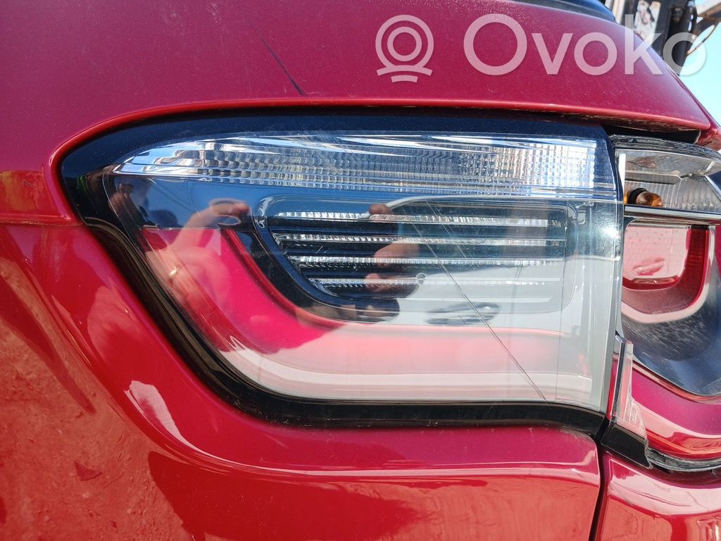 Tailgate rear/tail lights