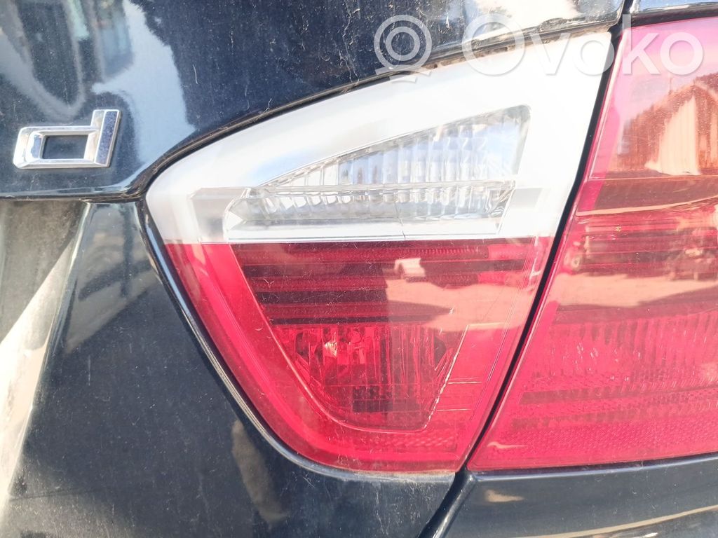 Tailgate rear/tail lights