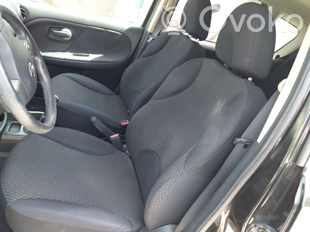 Nissan Note (E11) Cinturón delantero 