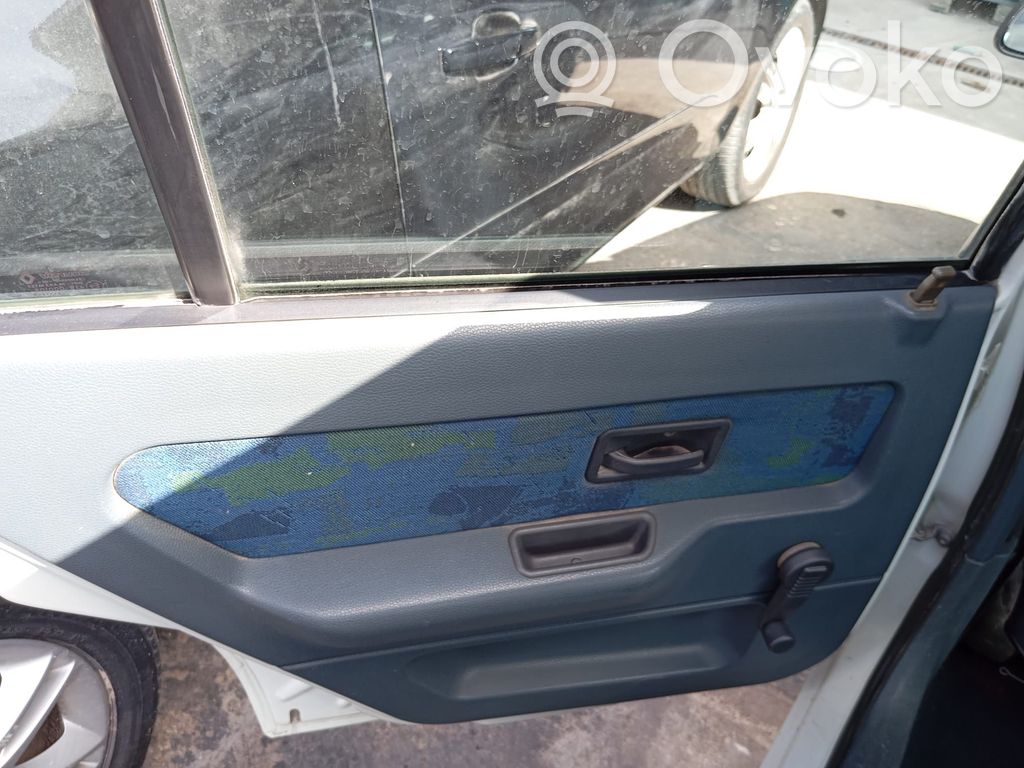 Regulador manual de la ventanilla trasera