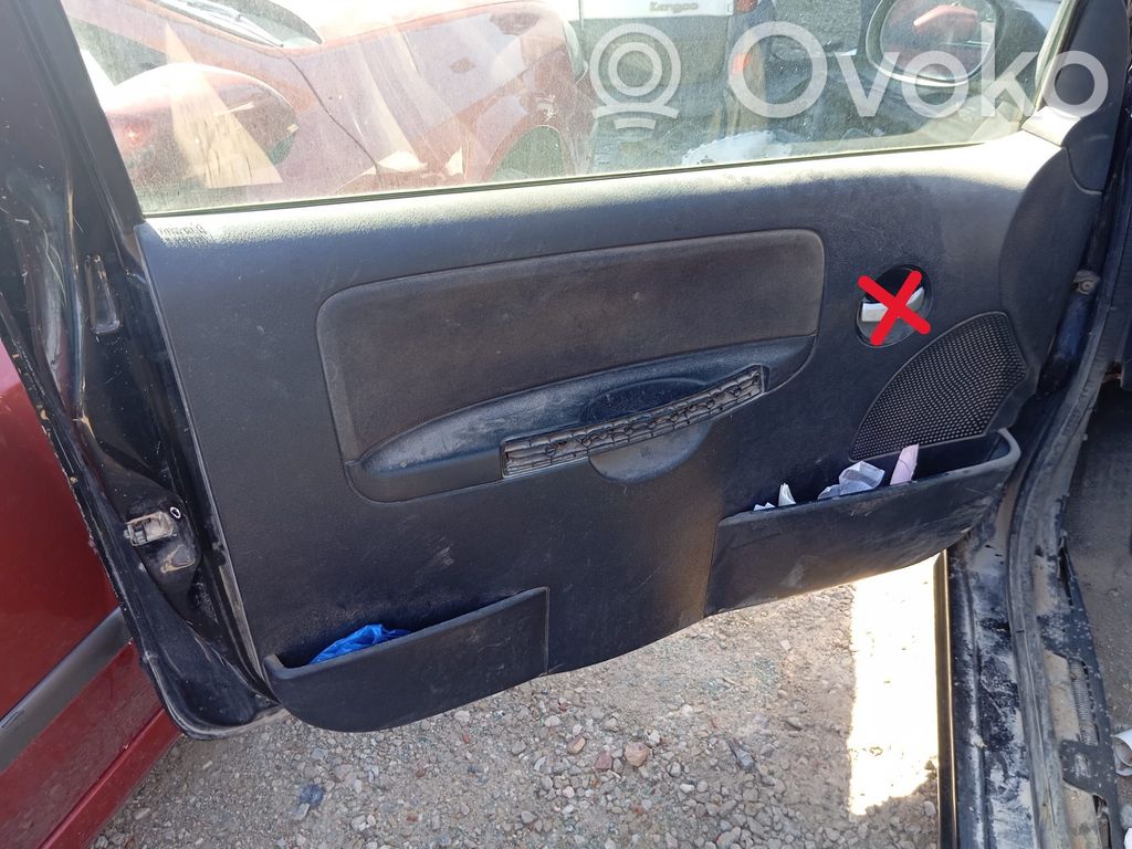 Revestimiento de puerta delantera