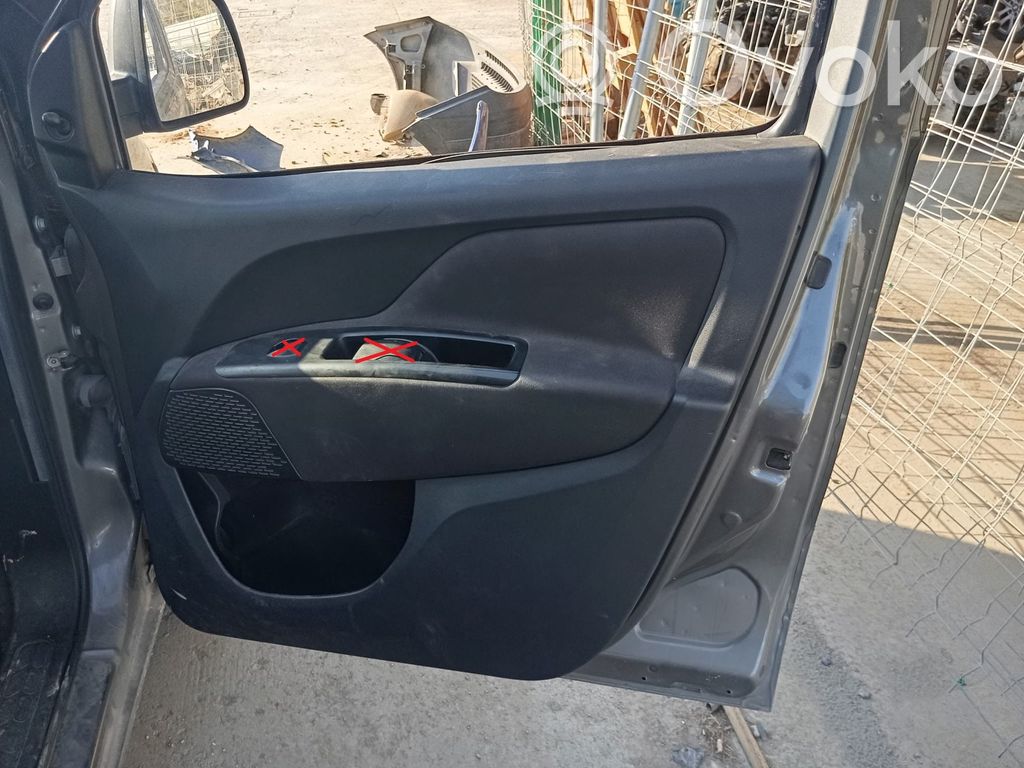 Revestimiento de puerta delantera