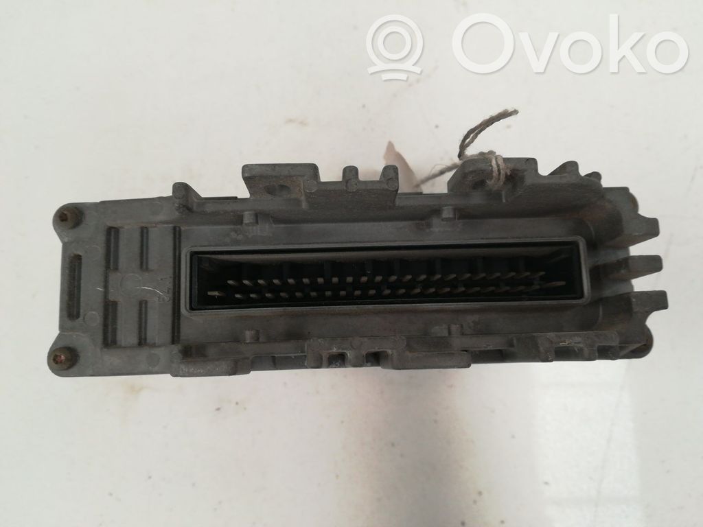 Volkswagen Golf II Calculateur moteur ECU 