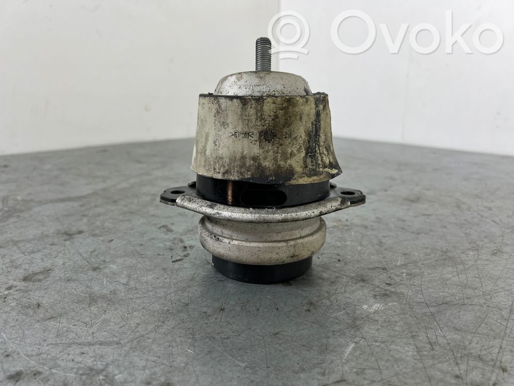Audi Q7 4L Engine mount bracket 