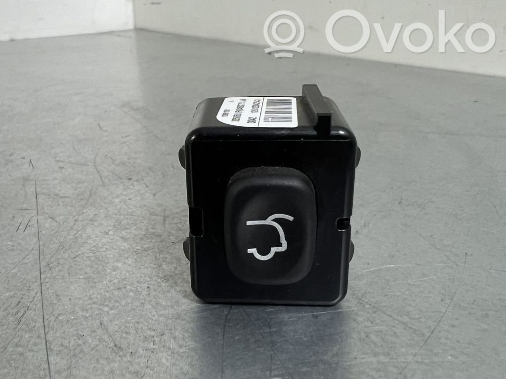 Jeep Grand Cherokee Tailgate/boot open switch button 