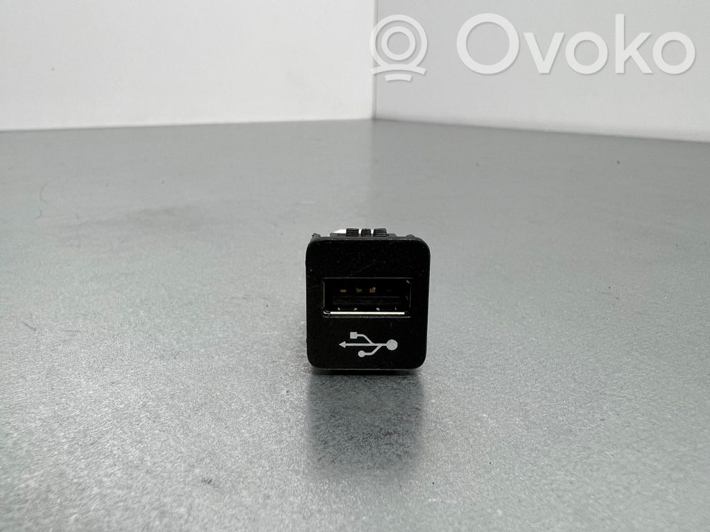 BMW 3 G20 G21 Разъем USB 