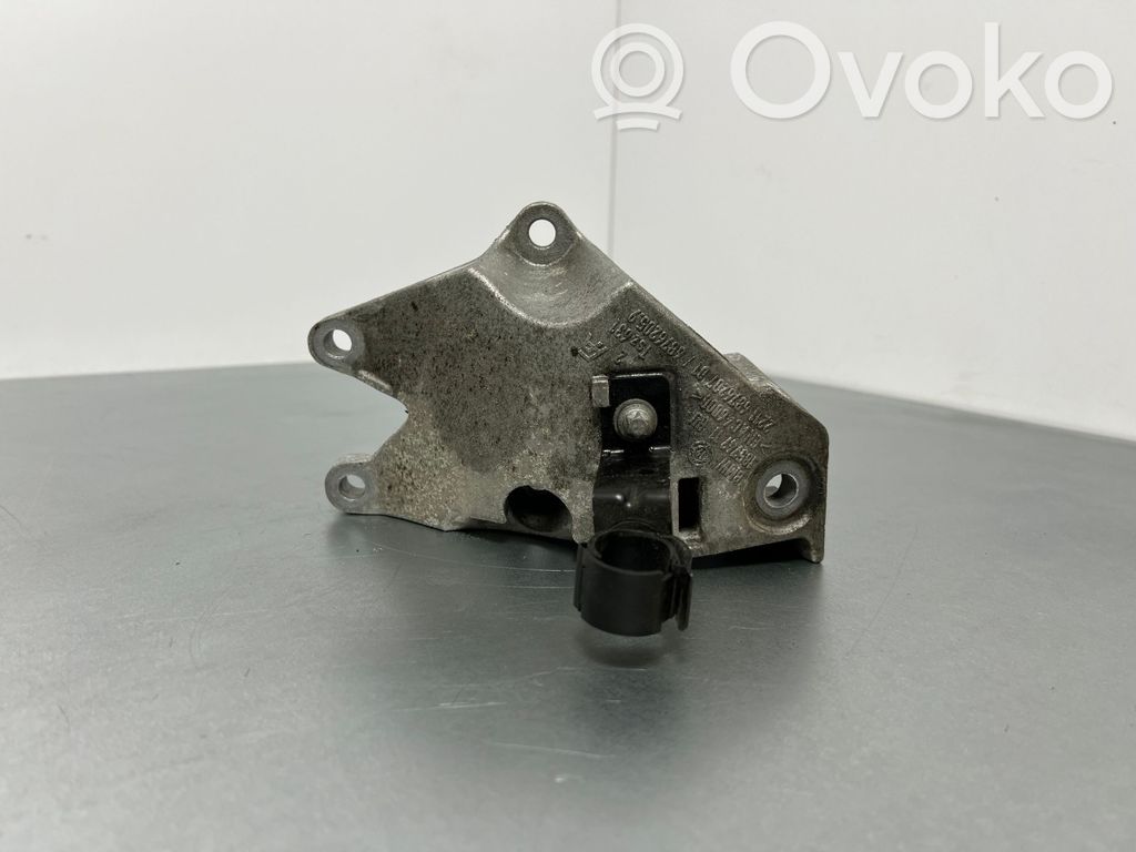 Engine mounting bracket   6876205