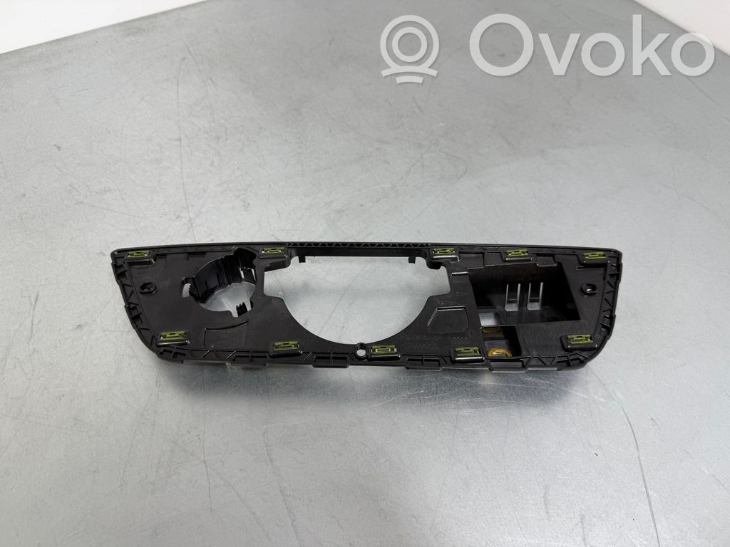 Audi Q7 4M Dash center speaker frame 