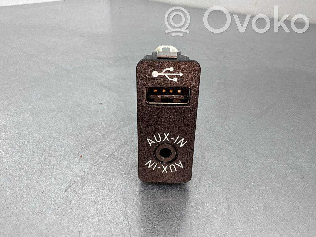 BMW 5 F10 F11 USB savienotājs 