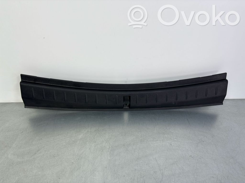 BMW 2 F46 Osłona pasa bagażnika 