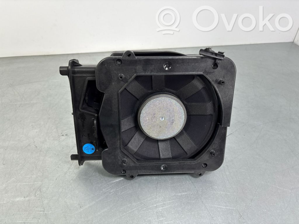 BMW 2 F46 Subwoofer 